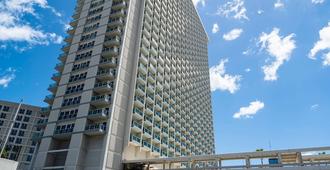 19th Floor! Ocean View! Hotel Type Ala Moana Condomium! - Honolulu - Building