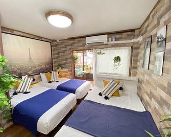 Hotel Orange House - Osaka - Bedroom