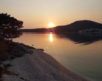 Apartments and rooms by the sea Slano, Dubrovnik - 8737 - Slano - Playa