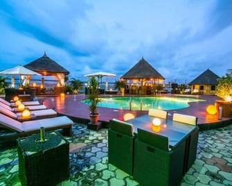 Hotel Bon Voyage - Lagos - Pool