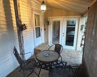 Raven Rays: Your Home Base When Riding the Trails - Newberry - Patio
