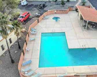 Calle Condo - Green Valley - Pool