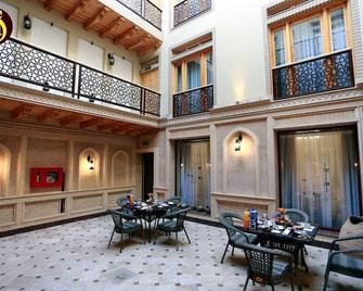Shohnishin Boutique - Bujara - Patio