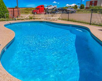 Econo Lodge Inn and Suites Sweetwater I-20 - Sweetwater - Pool