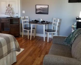 Charming 1-bedroom apartment with WiFi and AC in peaceful McMinnville. - McMinnville - Sala de estar