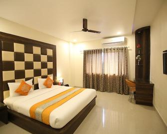 OYO 9130 Hotel Sheetal International - Raipur - Habitación