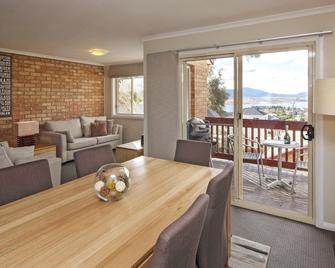 Beloka 9 - Overlooking Lake Jindabyne - Jindabyne - Dining room