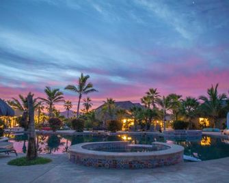 Cerritos Surf Town - Beach Front Property - El Pescadero - Piscina