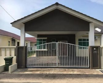Ceri Merah Homestay - Kuantan