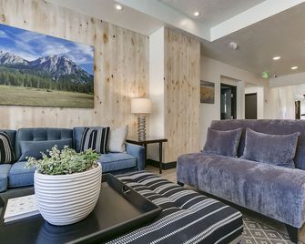 Silver Creek Hotel - Bellevue - Living room