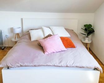 DG R- Helle 40m2 2-Zimmer Wohnung nähe Salzburg - Freilassing - Schlafzimmer