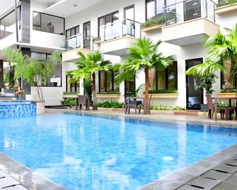 Anugrah Hotel Sukabumi - Sukabumi - Pool