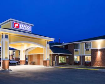 Fargo Inn & Suites - Fargo - Building