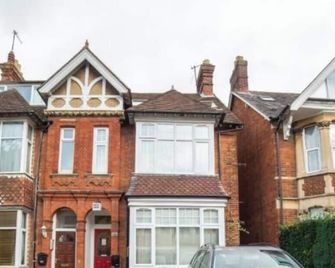 OYO Lonsdale Guest House - Oxford - Building