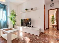 Dos dormitorios nuevo en pleno centro con garaje - Huelva - Sala de estar