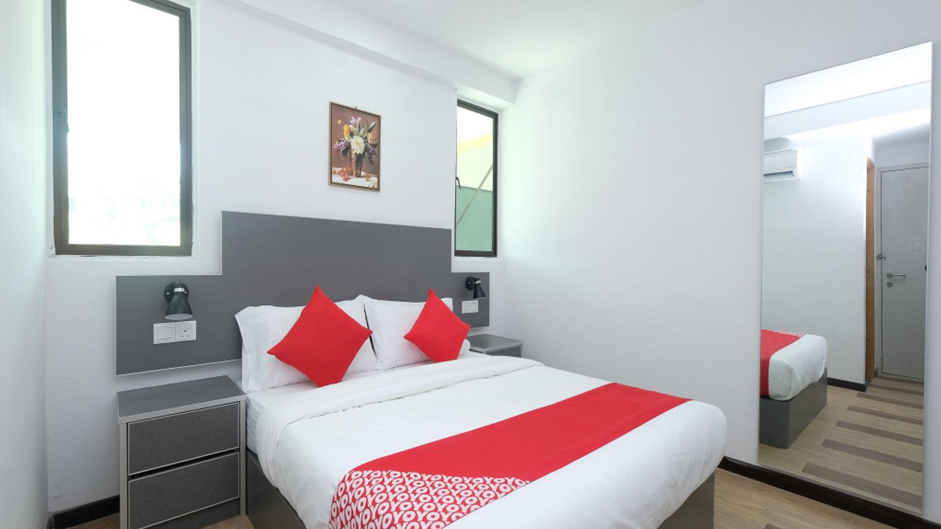 OYO 44043 First Garden Hotel