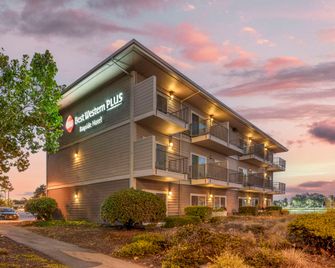 Best Western Plus Bayside Hotel - Oakland - Building