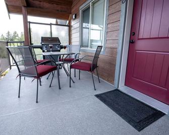 Cabins West - Ucluelet - Balcony