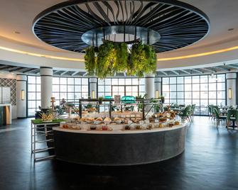 Millennium Lakeview Residence - Dubái - Buffet