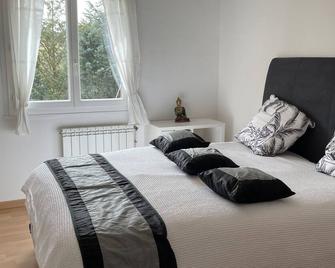Superb city center apartment in quiet private garden - Tournefeuille - Chambre