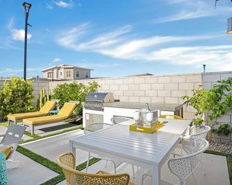 Lumen at Tahquitz: New Build With Pool, Fire Pit & Designer Interiors - Palm Springs - Balcón