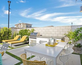 Lumen at Tahquitz: New Build With Pool, Fire Pit & Designer Interiors - Palm Springs - Balcony