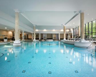 Delta Hotels by Marriott Manchester Airport - Manchester - Pool