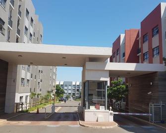 A lovely and homely 2 bed apartment in Umhlanga, Durban - Umhlanga - Building