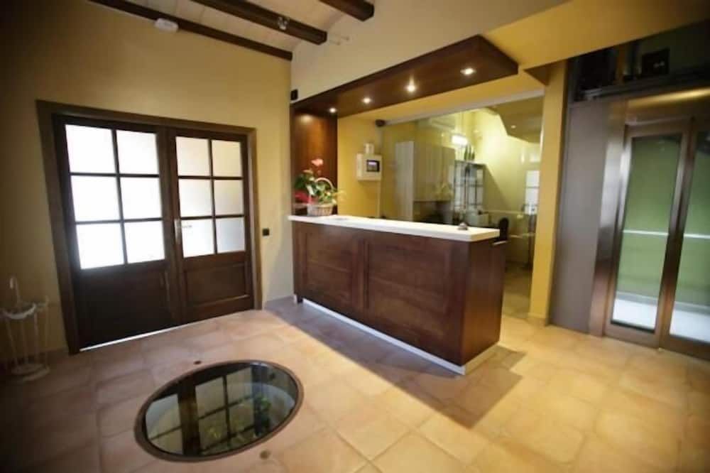 Hotel Can Panyella - Sant Esteve Sesrovires - Accueil