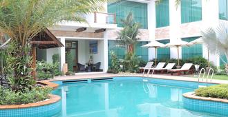 Palm Spring Resort & Spa - Rangún
