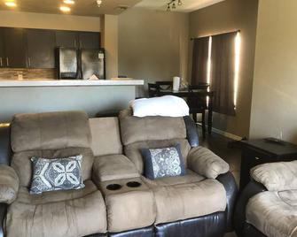 condo with walking distance to 7restaurants, the lake and famous London bridge. - Lake Havasu City - Phòng khách