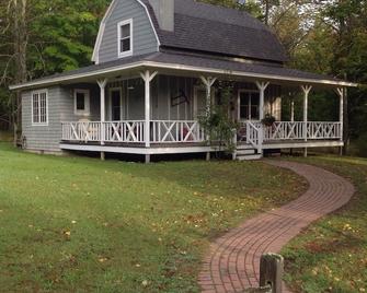 Cottage on Mink River Road - Ellison Bay - Building