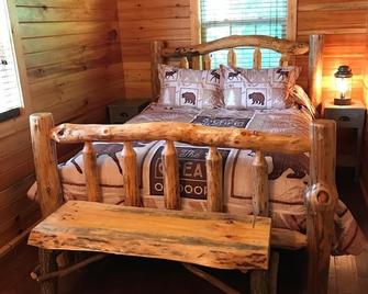 Getaway Cabin with a hot tub and internet - Campton - Camera da letto