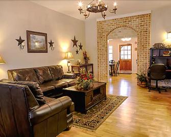 Stagecoach Inn Woodville - Woodville - Living room