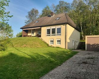 Idyllic and quiet vacation apartment at the Ebersburg - Poppenhausen - Gebäude