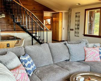 A Craftsman's Masterpiece with Ocean Views and Hot Tub - Whitethorn - Living room