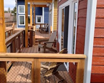 Dockside Cabin - Homer Seaplane Base - Homer - Balcony