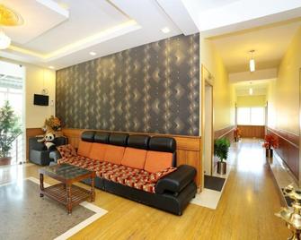 Vihal Estancia Holiday Inn - Yercaud - Лоббі