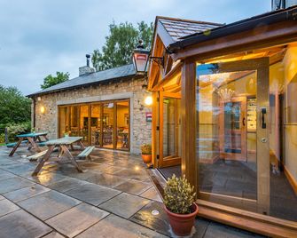 The Queens - Carlisle - Patio