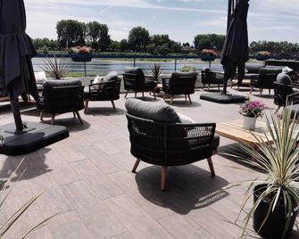 Hôtel Mercure Nevers Pont de Loire - Nevers - Patio
