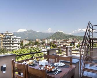 Hotel Lake Shore - Pokhara - Balcony