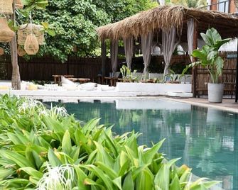 Banana Bunks Mirissa - Mirissa - Pool