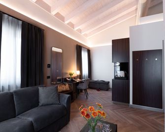 3T Boutique Hotel - Ivrea - Вітальня