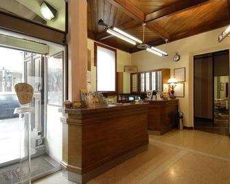 Albergo Bianchi Stazione - מנטואה - דלפק קבלה