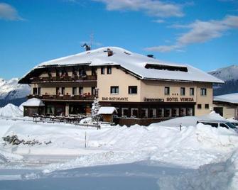 Hotel ai Tre Ponti - Dolomiti - Tonadico - Gebäude
