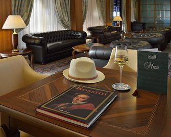 Hotel Rossini - פזארו - טרקלין