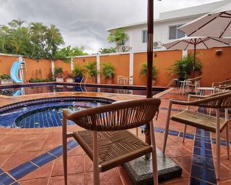 Hab. Maria Montez - Santo Domingo - Piscina