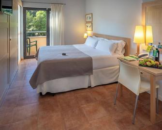 Hotel Vilar Rural d'Arnes by Serhs Hotels - Arnes - Bedroom