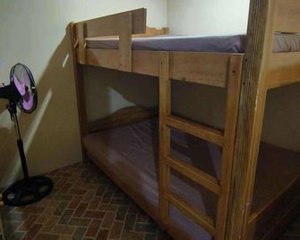 Budget Accommodation near town - Baguio - Bedroom