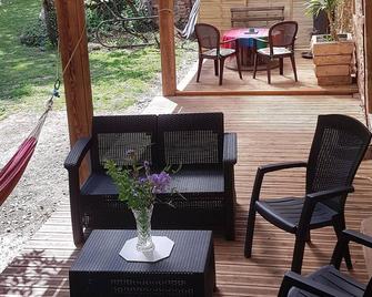 maison isolée dans les vignes et les bois - Valady - Patio